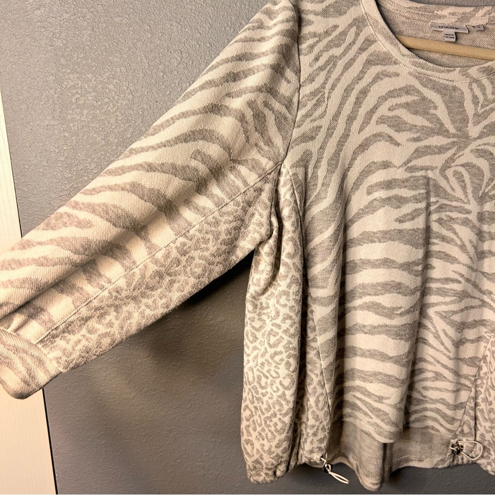 Chicos‎ Women’s Animal Print White Gray 3/4 Sleeve Pullover Sweater Size XL - Picture 3 of 6